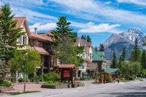 9 Best Cheap Places to Stay in Banff (that are actually nice)