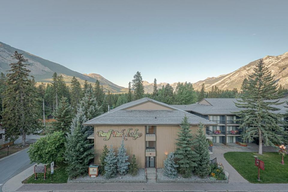 9 Best Cheap Places to Stay in Banff (that are actually nice)