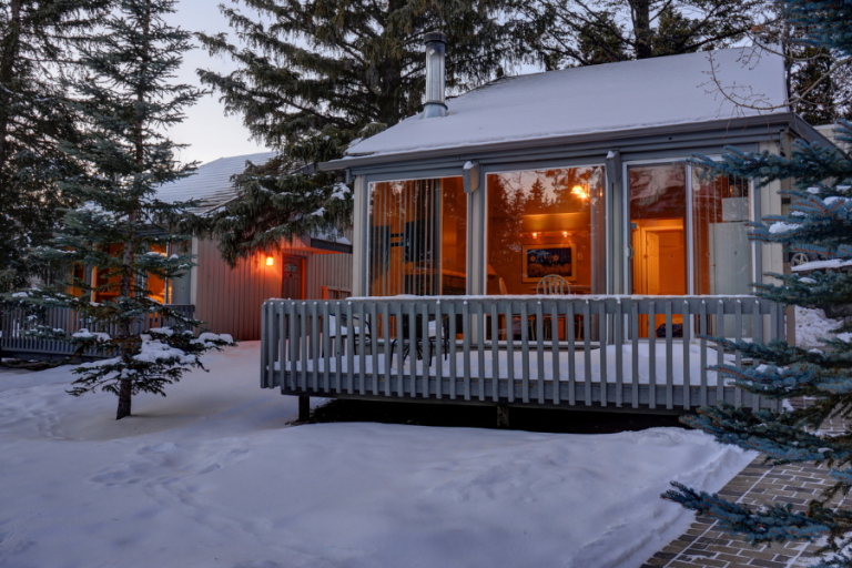 9 Best Cheap Places to Stay in Banff (that are actually nice)