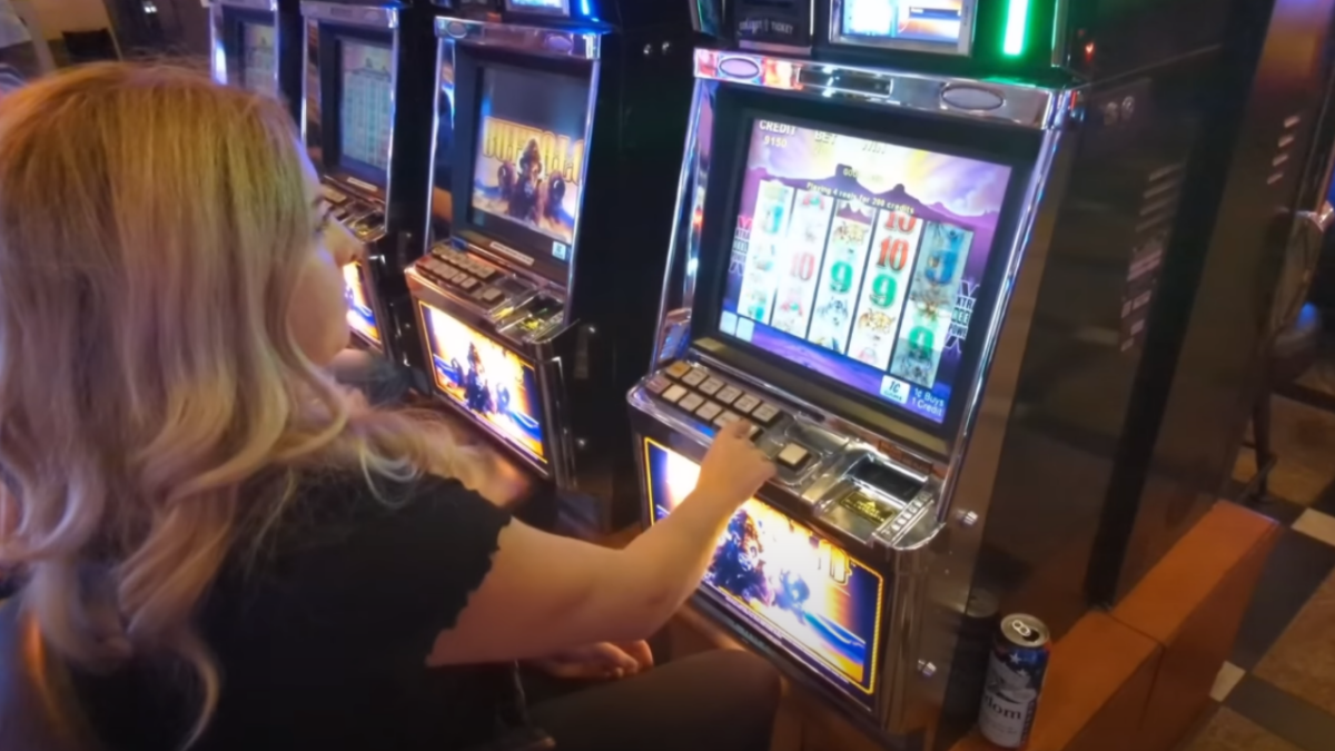 Free Drinks in Vegas How to Get Them & What to Order (best casinos in 2024)