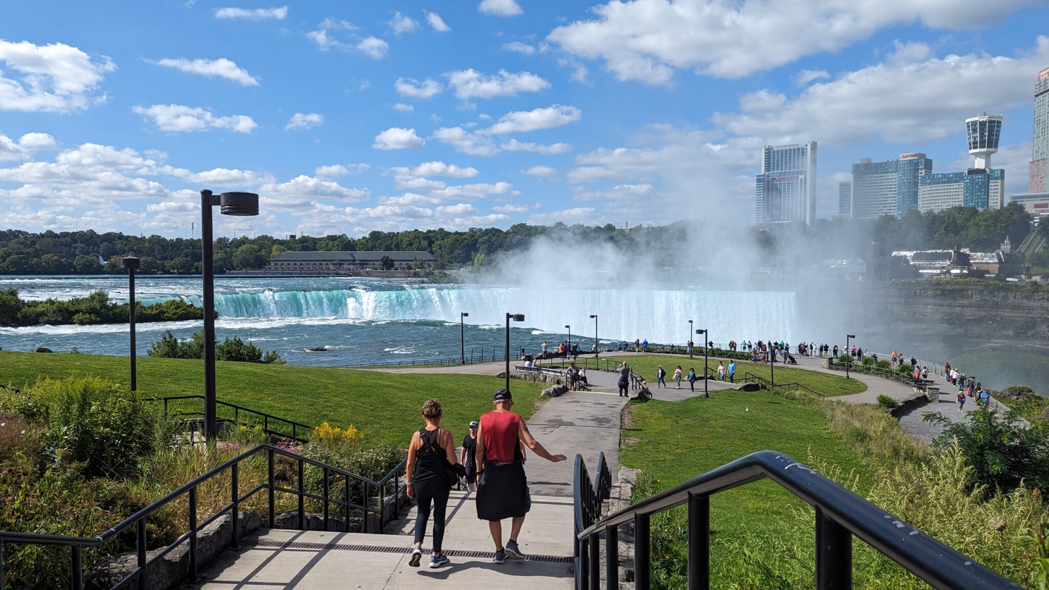 How to Visit Both Sides of Niagara Falls in One Day (2 itineraries)